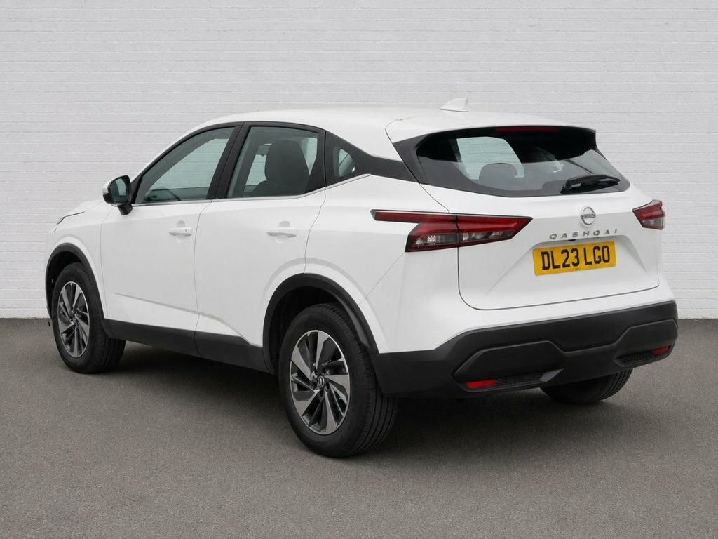 Nissan Qashqai 1.3L Acenta Premium DL23LGO White #3