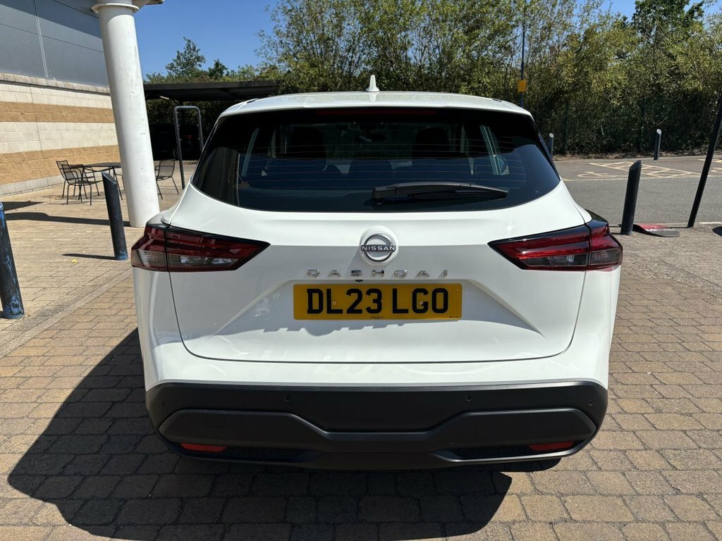 Nissan Qashqai 1.3L Acenta Premium DL23LGO White #6