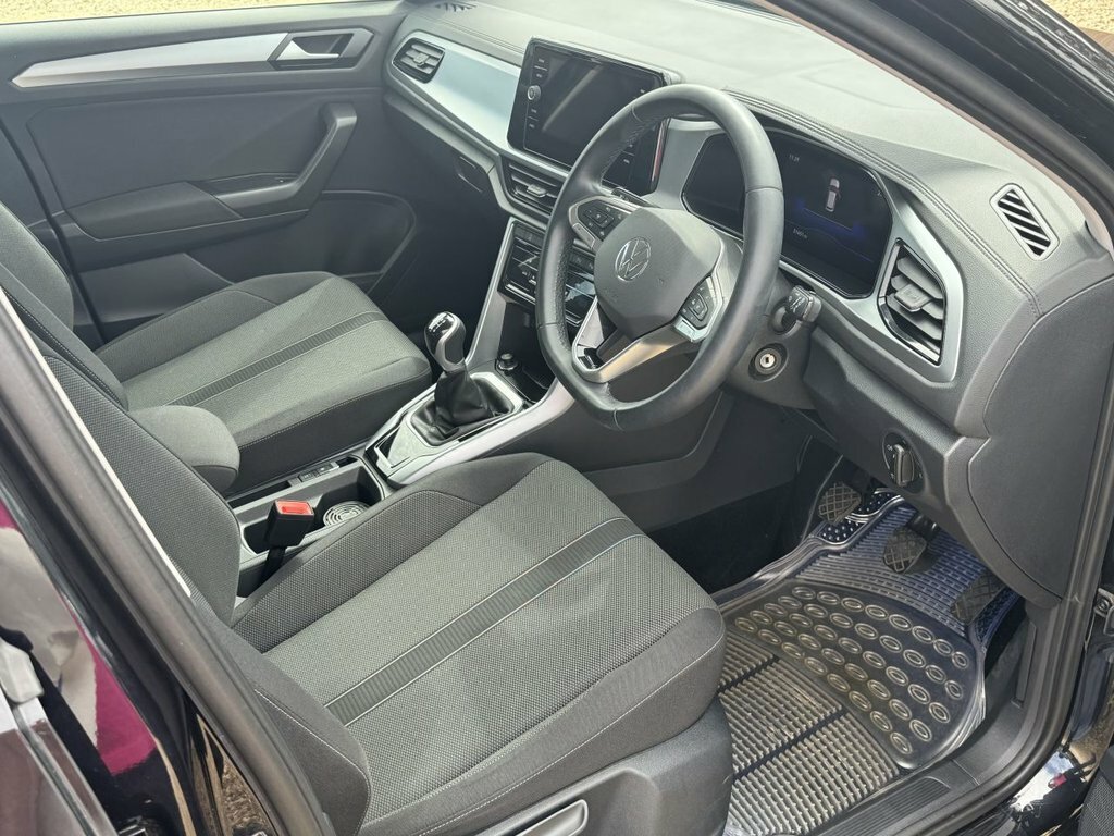 Volkswagen T-Roc 1L Life AR23EOE Black #6