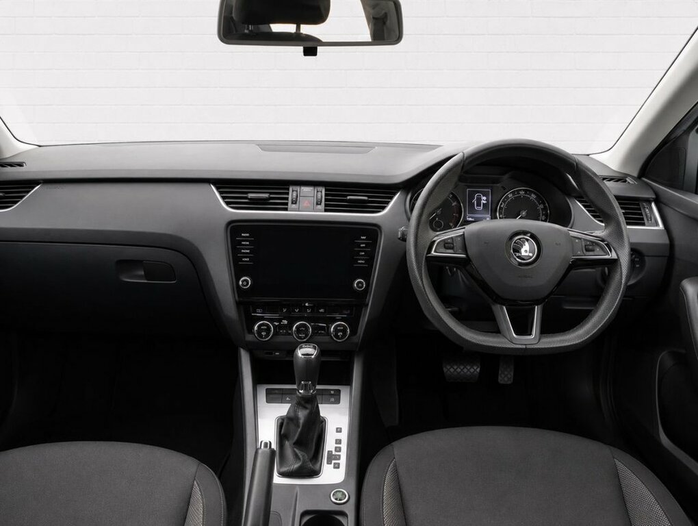 Skoda Octavia 1.5L Se Drive Black #4