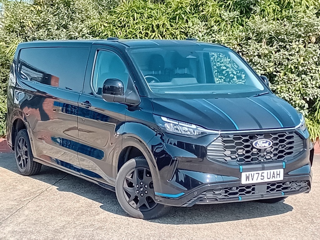 Ford Transit Custom 2.0 Ecoblue 170Ps L2 H1 Van Sport Black