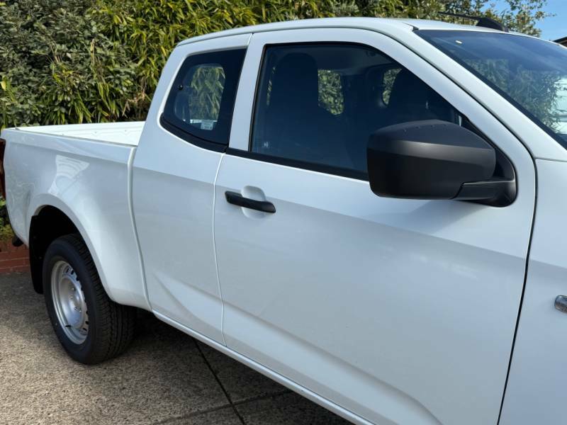 Isuzu D-Max 2.2 Utility Extended Cab 26My White #4