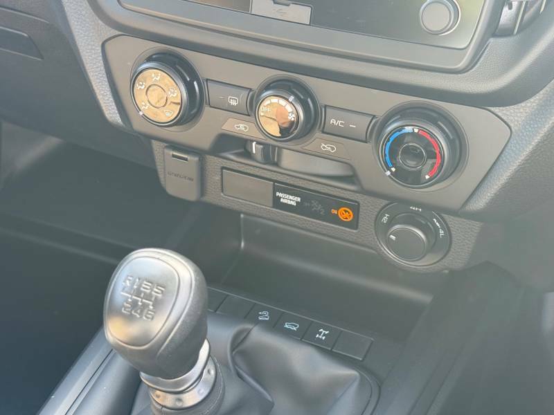 Isuzu D-Max 2.2 Utility Extended Cab 26My White #6