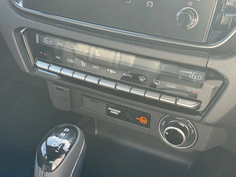 Isuzu D-Max 2.2 V-cross 8 Speed 26My Silver #6