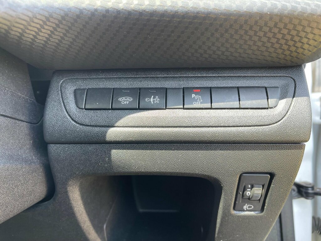 Peugeot 2008 Active Grey #17