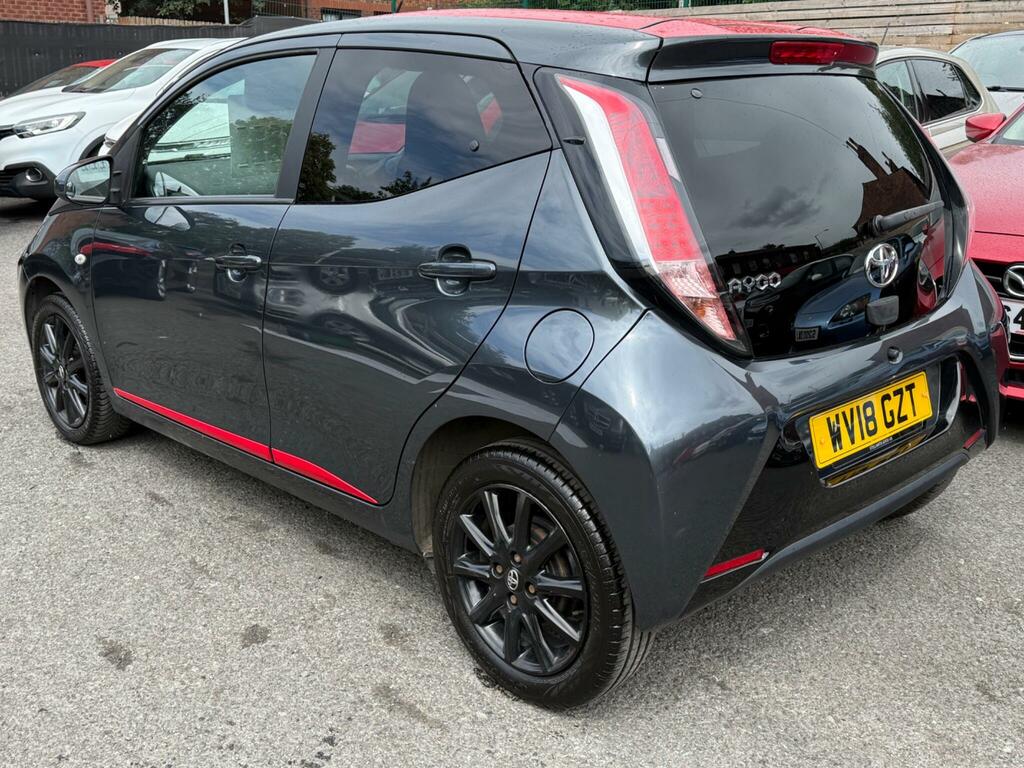 Toyota Aygo X Vvt-i X-play Red #8