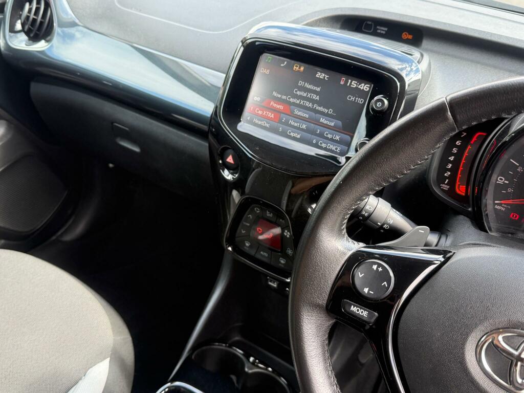 Toyota Aygo X Vvt-i X-play Red #21