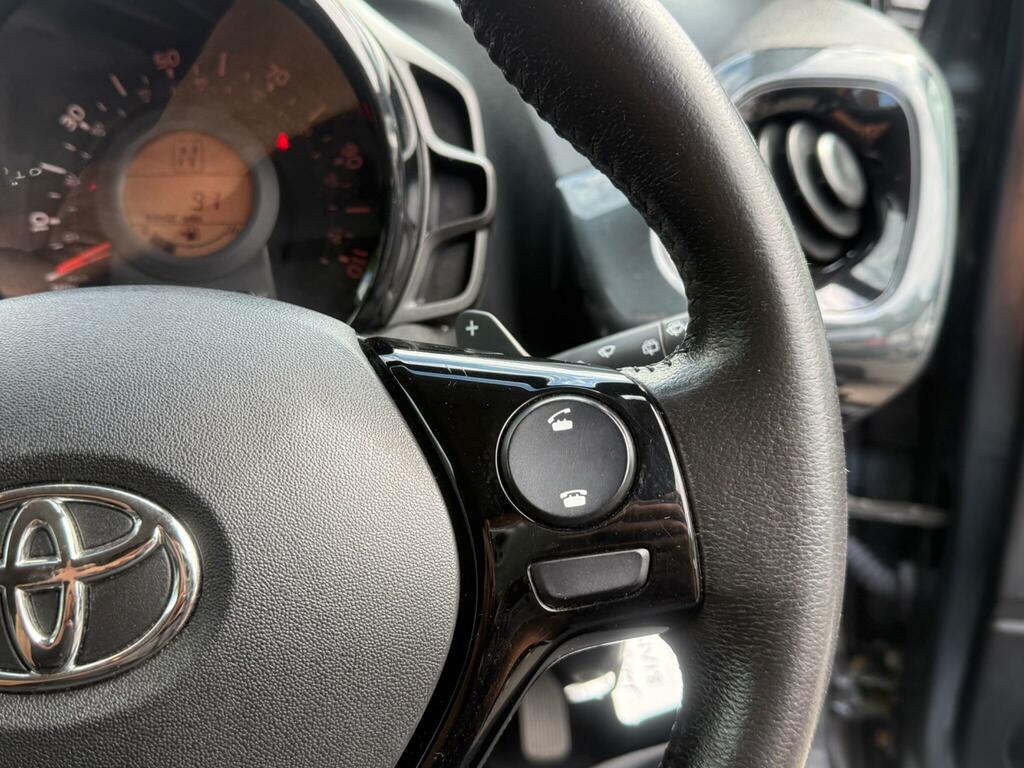 Toyota Aygo X Vvt-i X-play Red #17