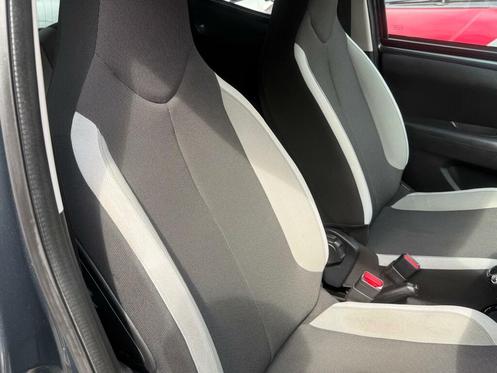 Toyota Aygo X Vvt-i X-play Red #27