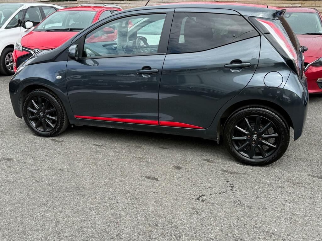 Toyota Aygo X Vvt-i X-play Red #10