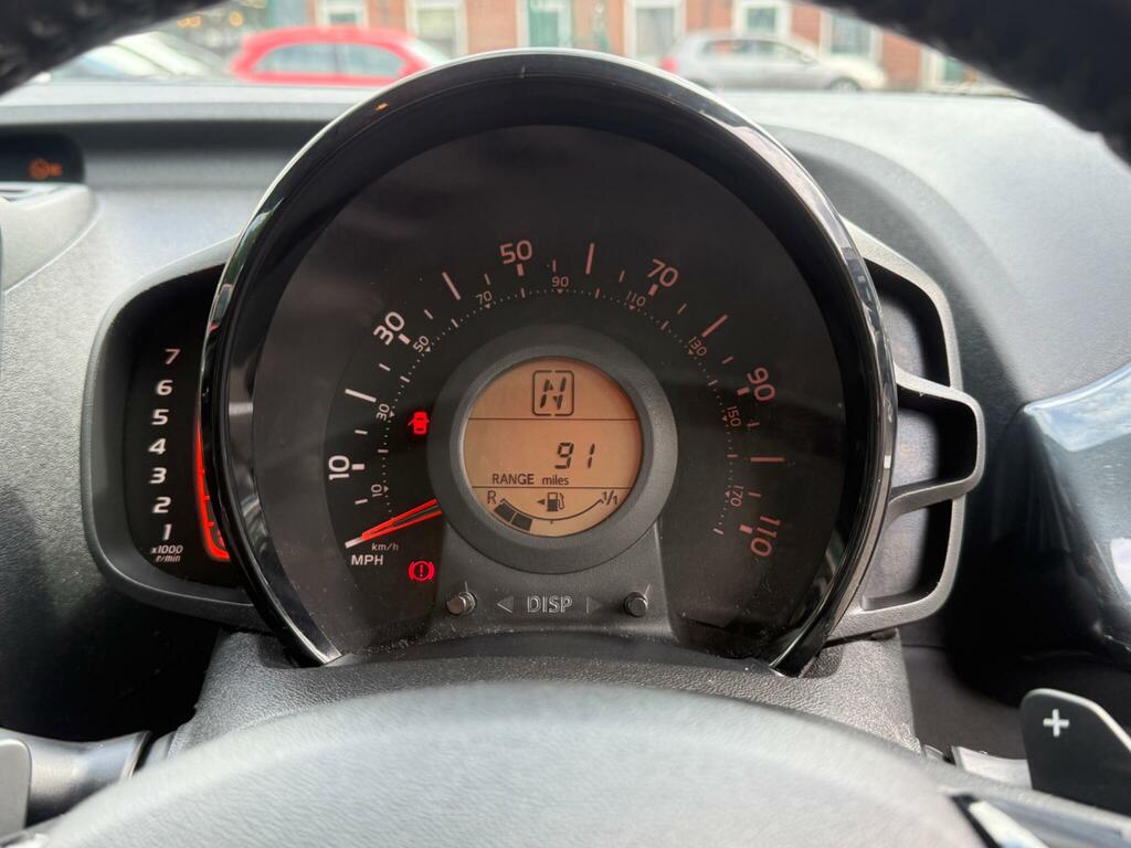 Toyota Aygo X Vvt-i X-play Red #19