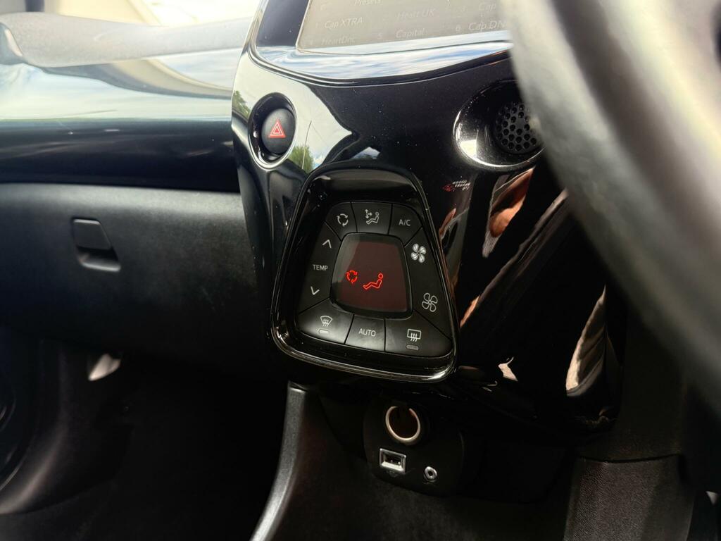 Toyota Aygo X Vvt-i X-play Red #24