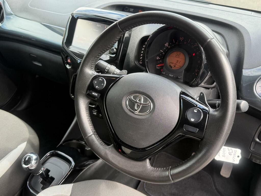 Toyota Aygo X Vvt-i X-play Red #15