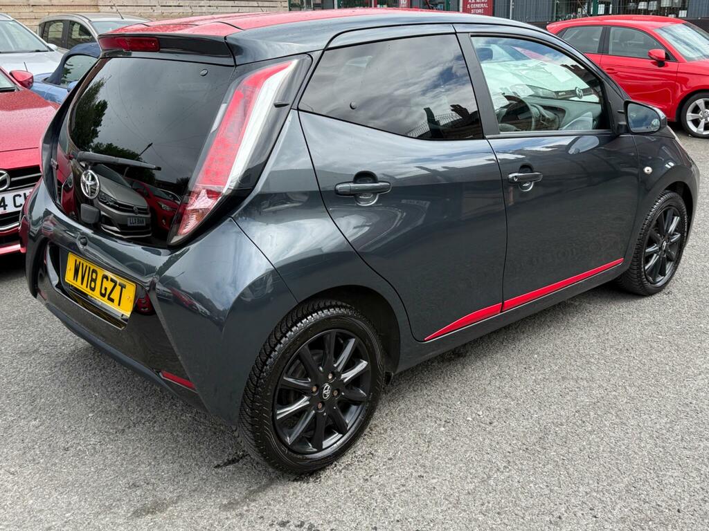 Toyota Aygo X Vvt-i X-play Red #7