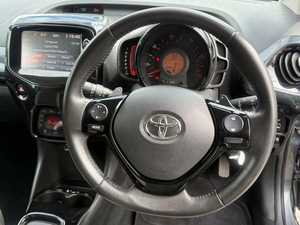 Toyota Aygo X Vvt-i X-play Red #16