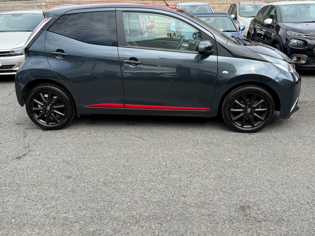 Toyota Aygo X Vvt-i X-play Red #9