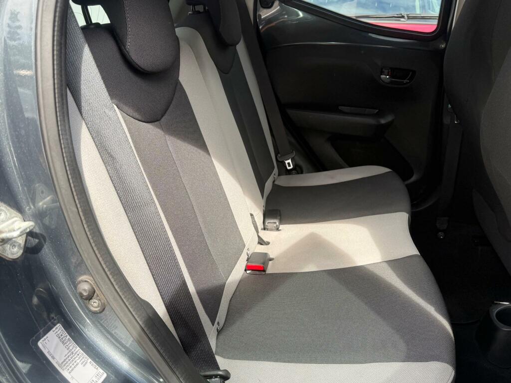 Toyota Aygo X Vvt-i X-play Red #30