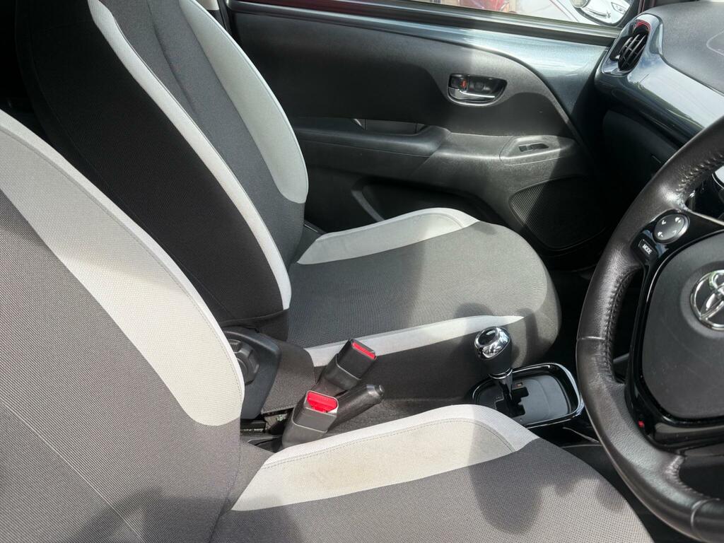 Toyota Aygo X Vvt-i X-play Red #28