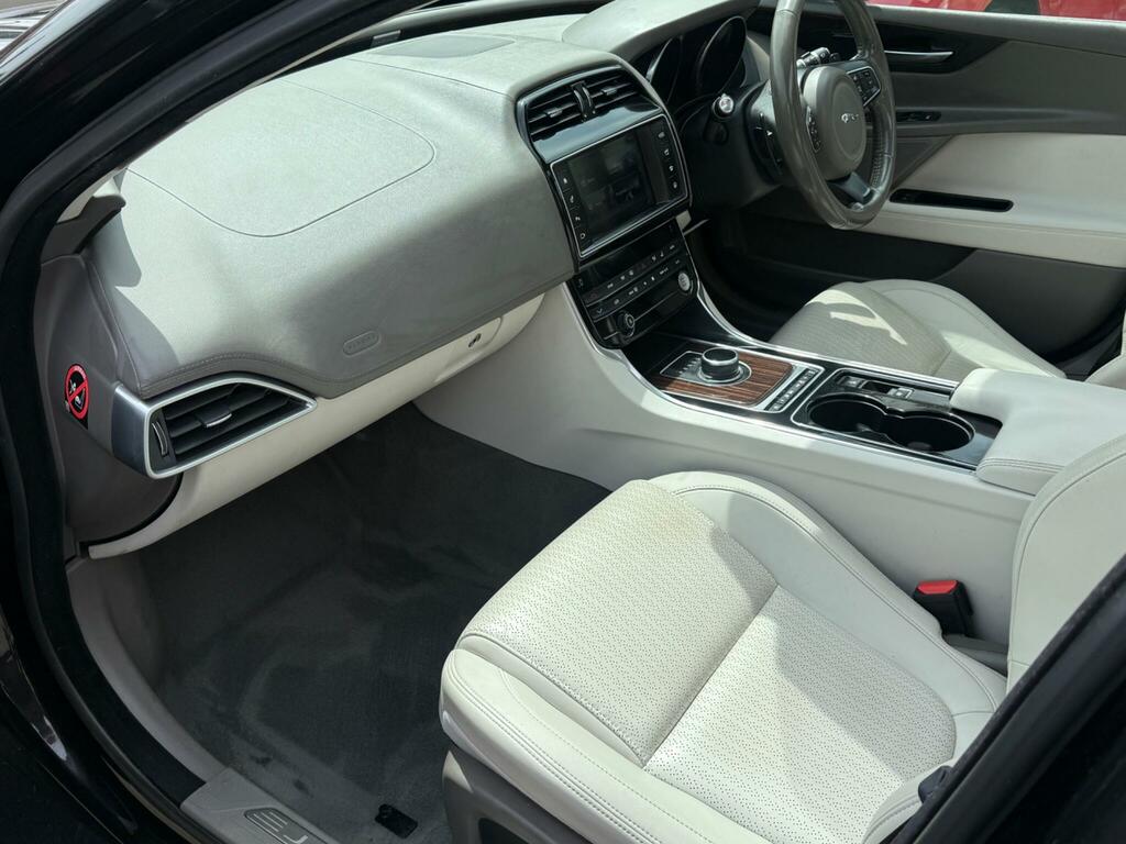 Jaguar XE 2.0D R-sport Saloon Awd Euro 6 S Black #37