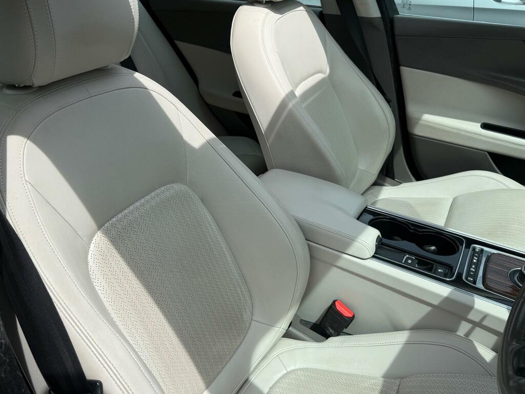 Jaguar XE 2.0D R-sport Saloon Awd Euro 6 S Black #29