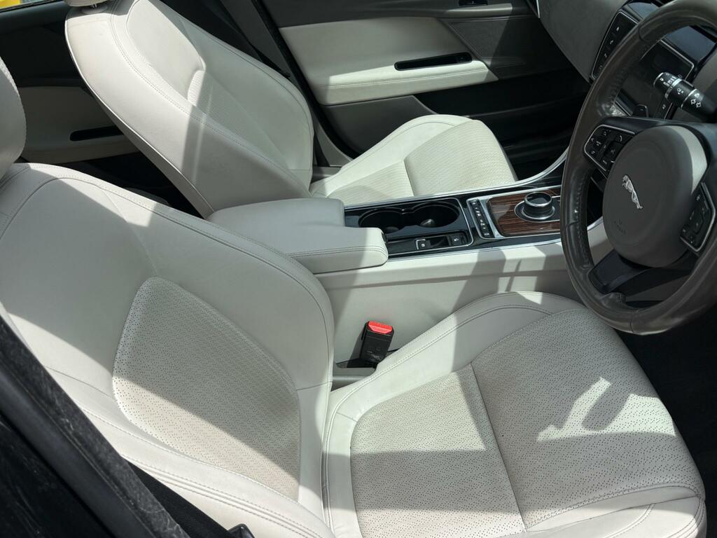 Jaguar XE 2.0D R-sport Saloon Awd Euro 6 S Black #27