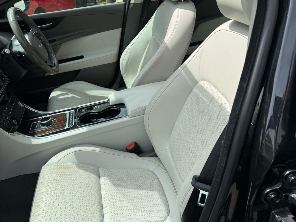 Jaguar XE 2.0D R-sport Saloon Awd Euro 6 S Black #28