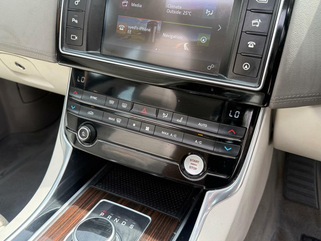 Jaguar XE 2.0D R-sport Saloon Awd Euro 6 S Black #22
