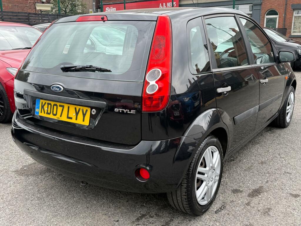 Ford Fiesta Style Climate Black #3