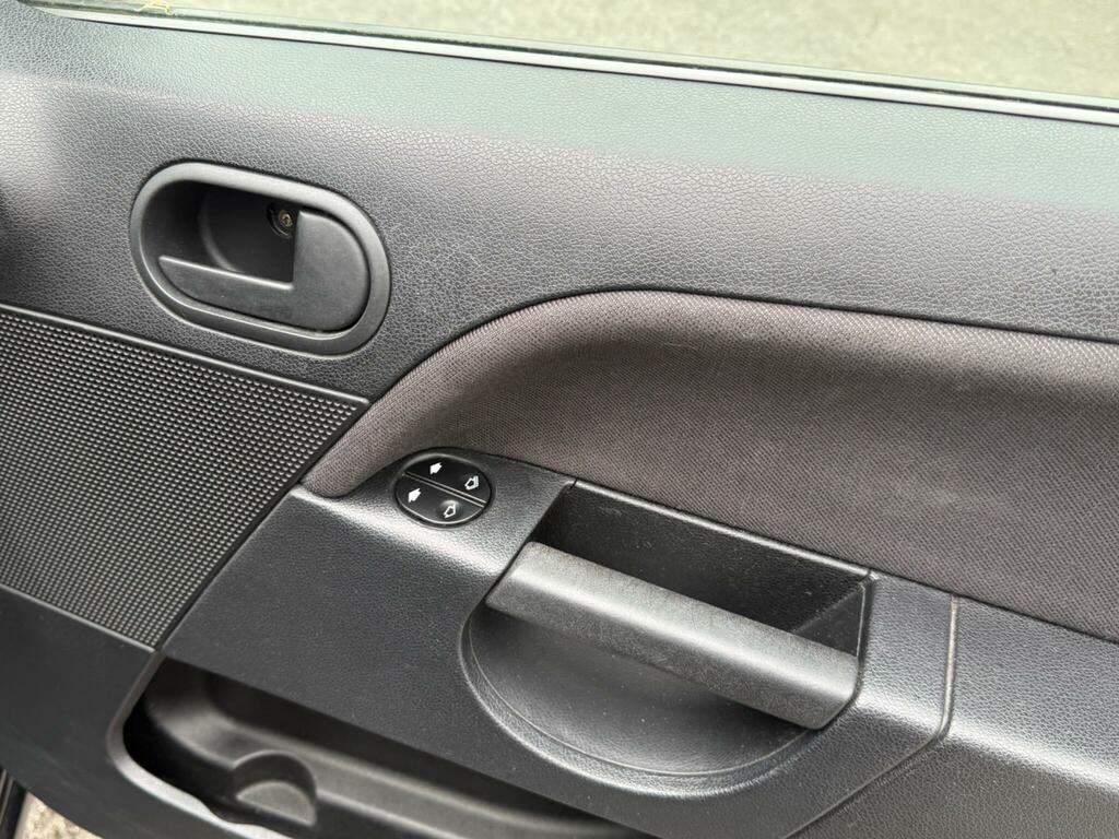 Ford Fiesta Style Climate Black #20