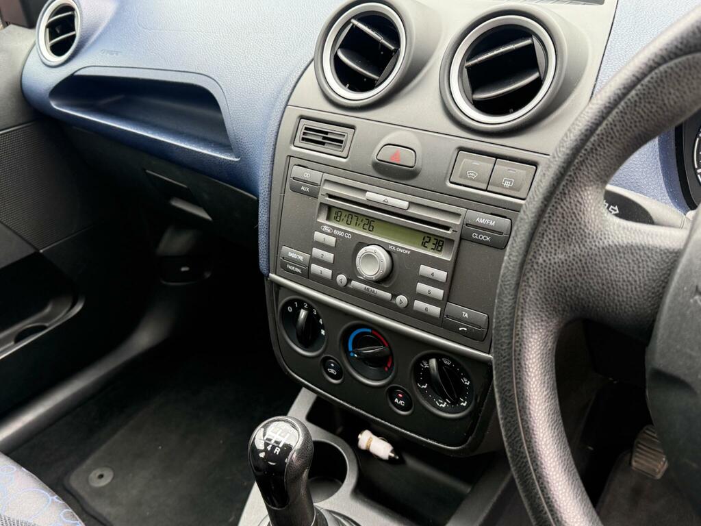 Ford Fiesta Style Climate Black #18