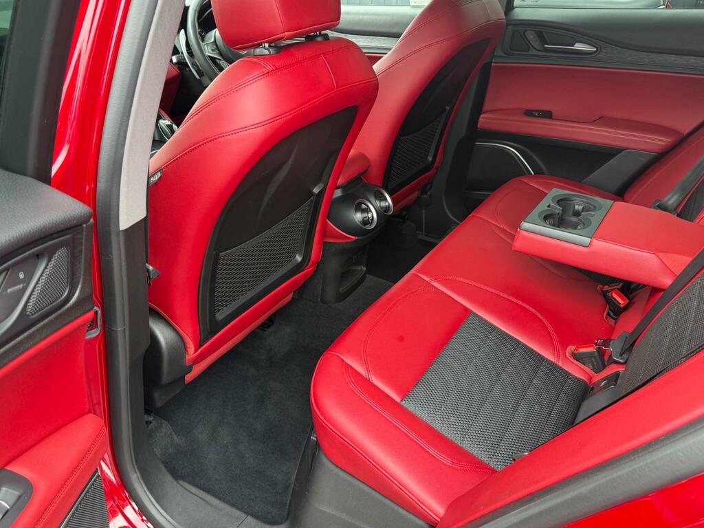 Alfa Romeo Stelvio  Black #39