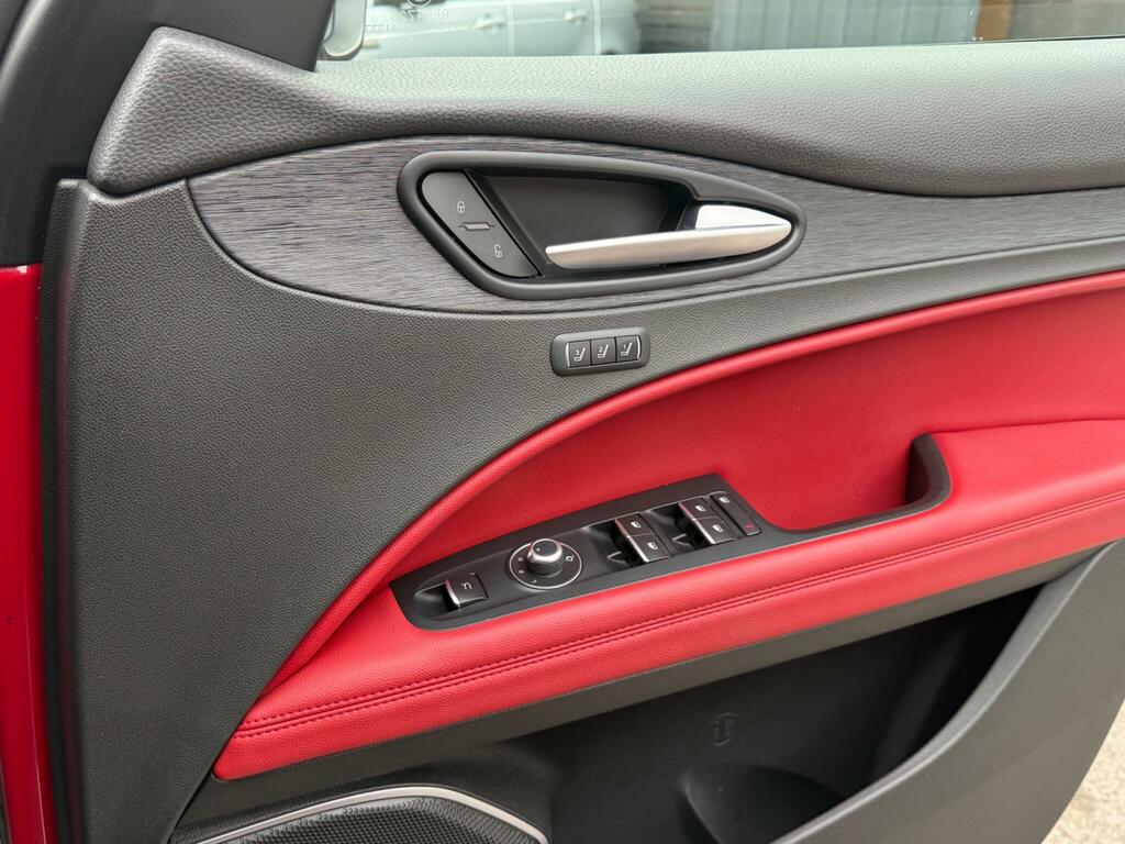 Alfa Romeo Stelvio  Black #30