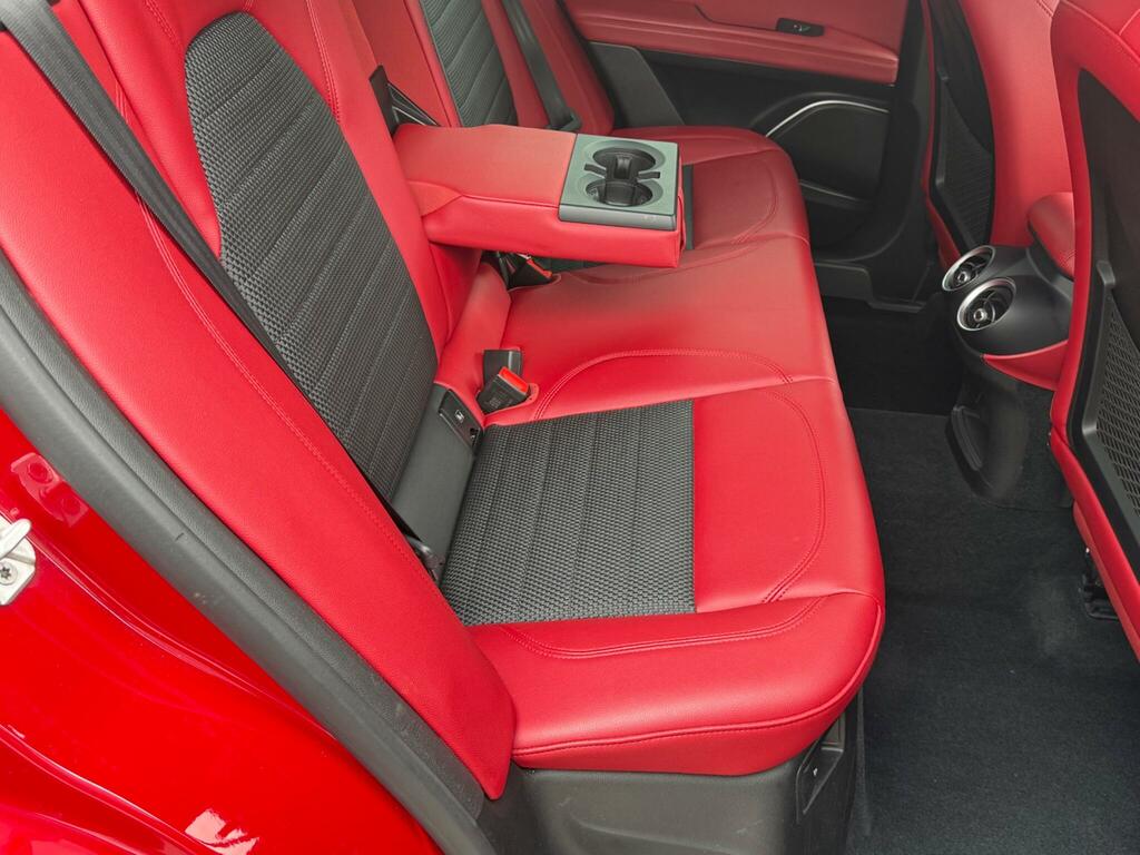 Alfa Romeo Stelvio  Black #40