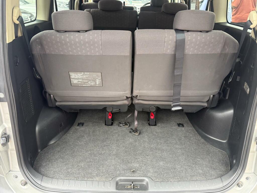 Nissan Serena White #38