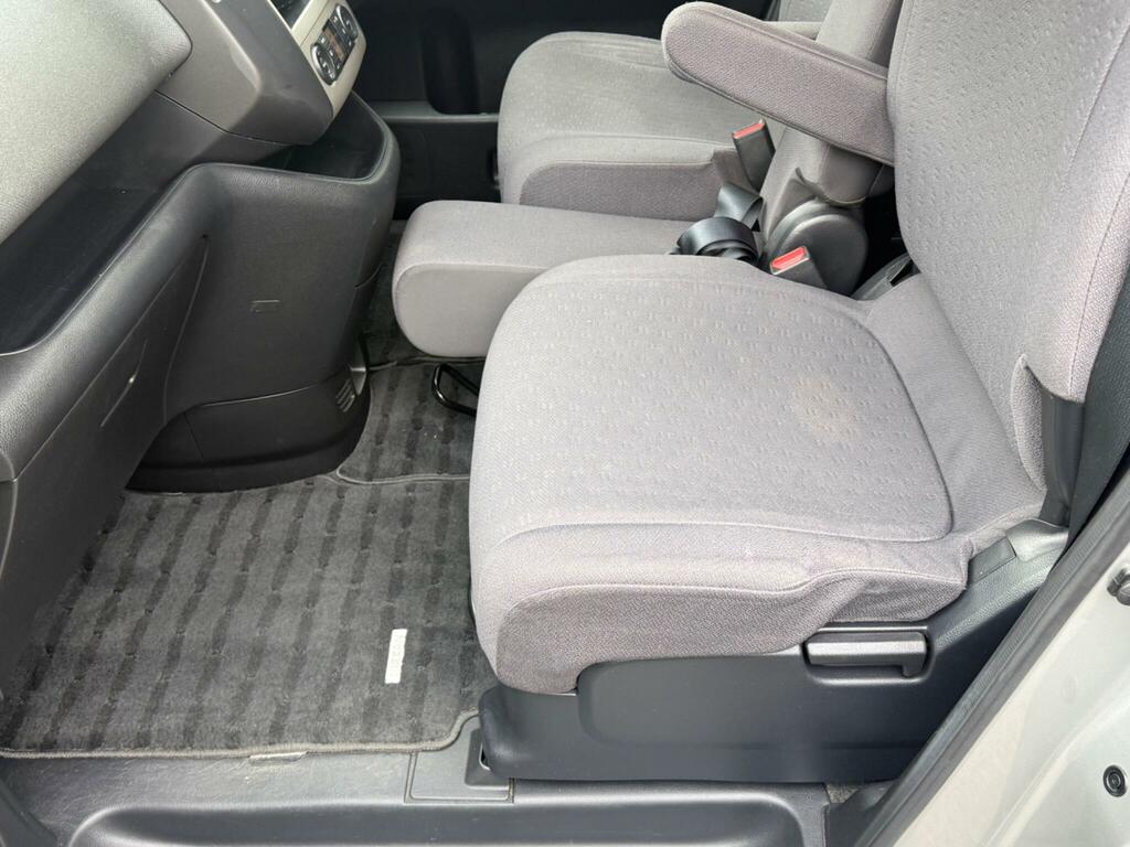 Nissan Serena White #24