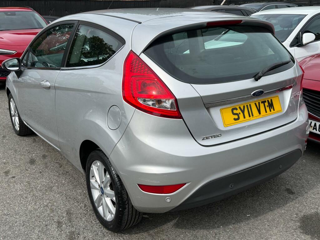 Ford Fiesta Zetec Silver #4