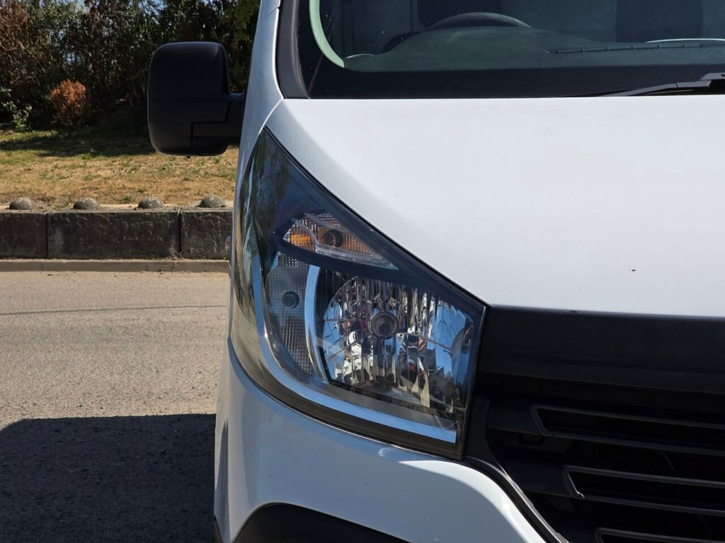 Renault Trafic Mpv White #6