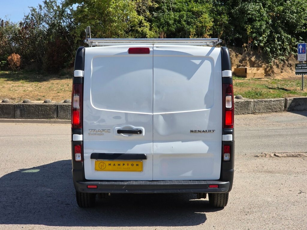 Renault Trafic Mpv White #4