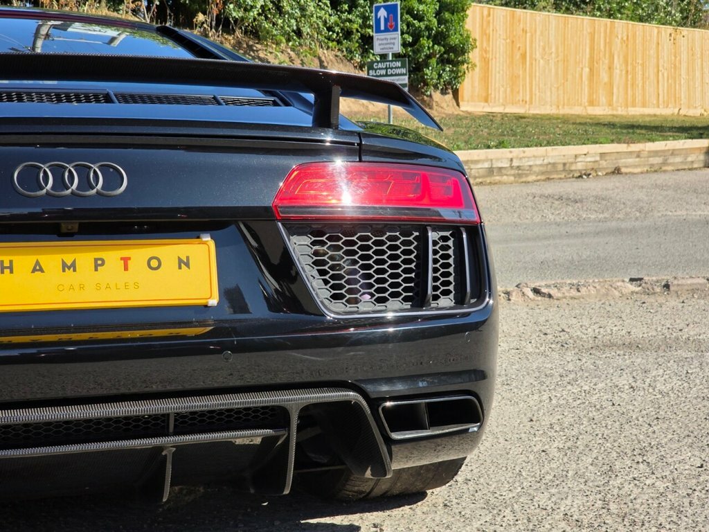 Audi R8 5.2 Fsi V10 Spyder S Tronic Quattro Euro 6 Ss 2 Grey #46
