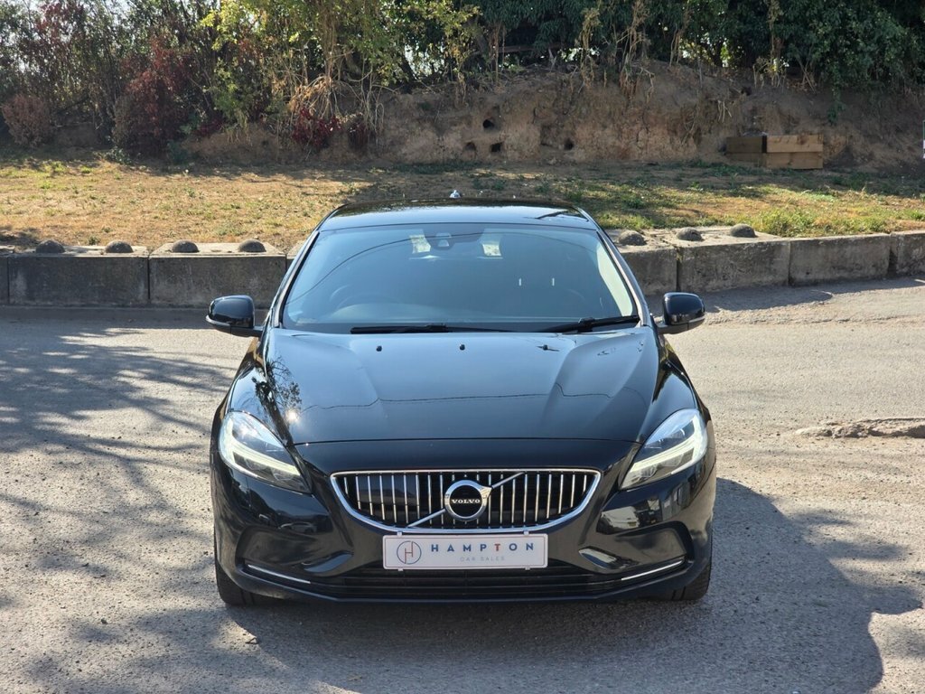 Volvo V40 Hatchback SV68FGC Black #4