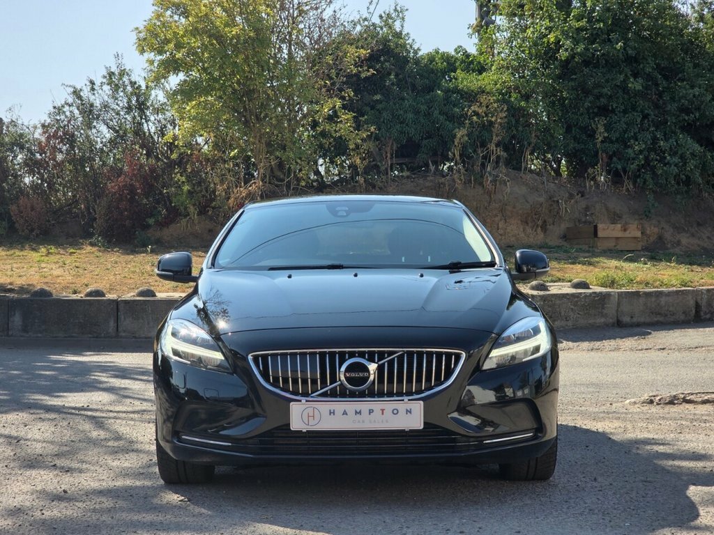 Volvo V40 Hatchback SV68FGC Black #3