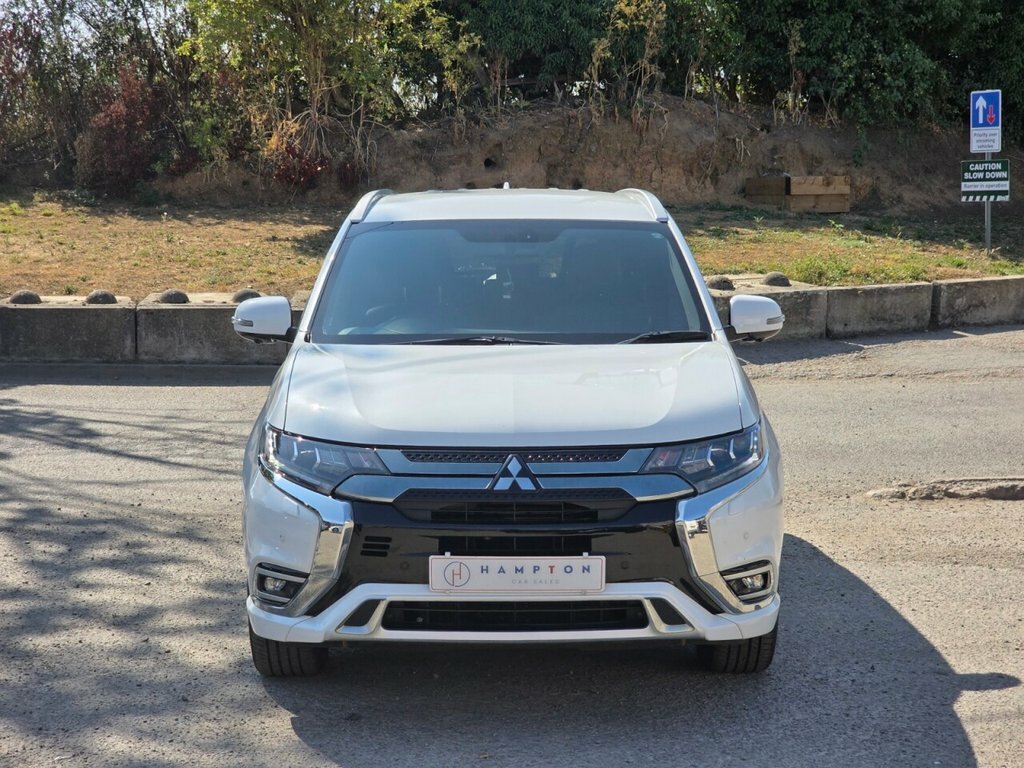 Mitsubishi Outlander Suv White #4