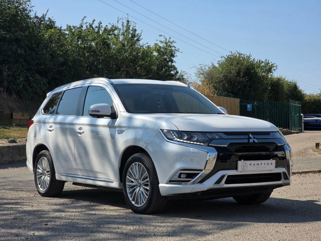 Mitsubishi Outlander Suv White