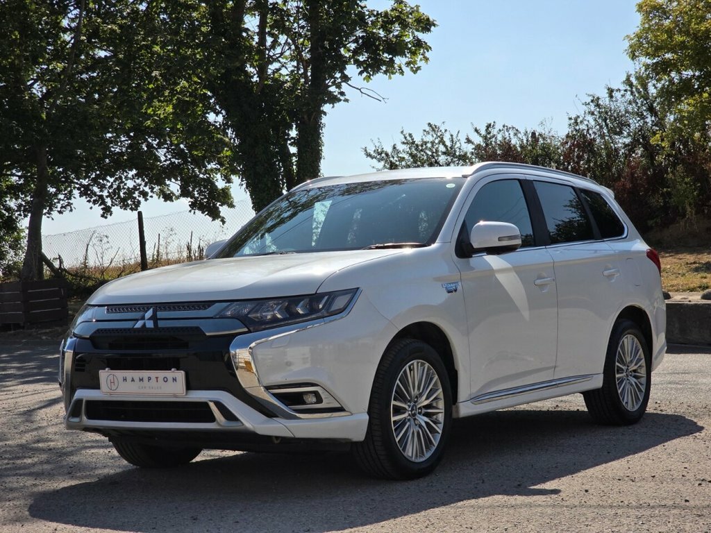 Mitsubishi Outlander Suv White #5