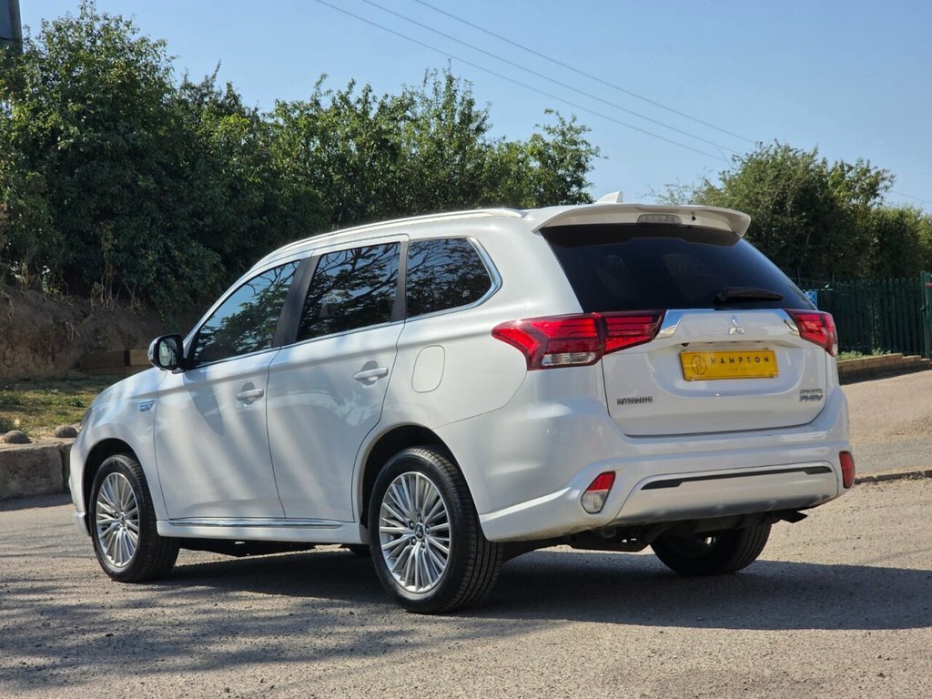 Mitsubishi Outlander Suv White #6