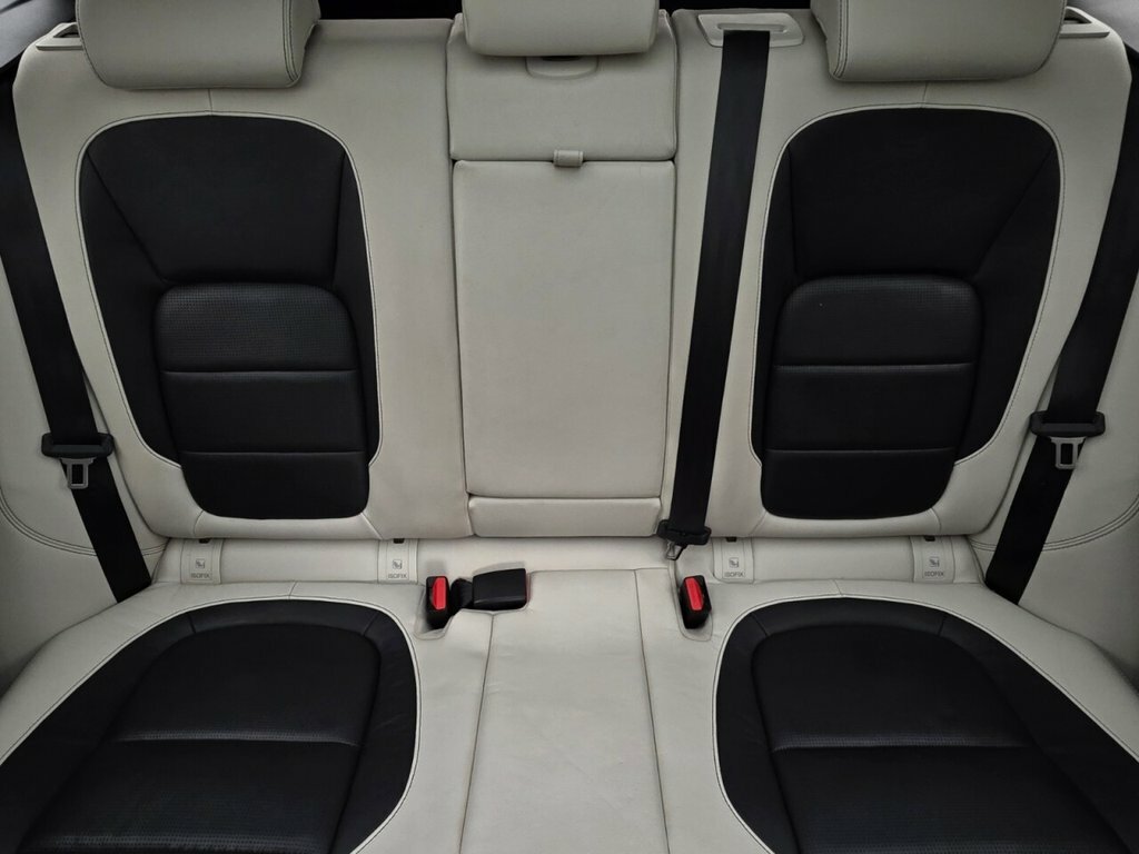Jaguar F-Pace White #18