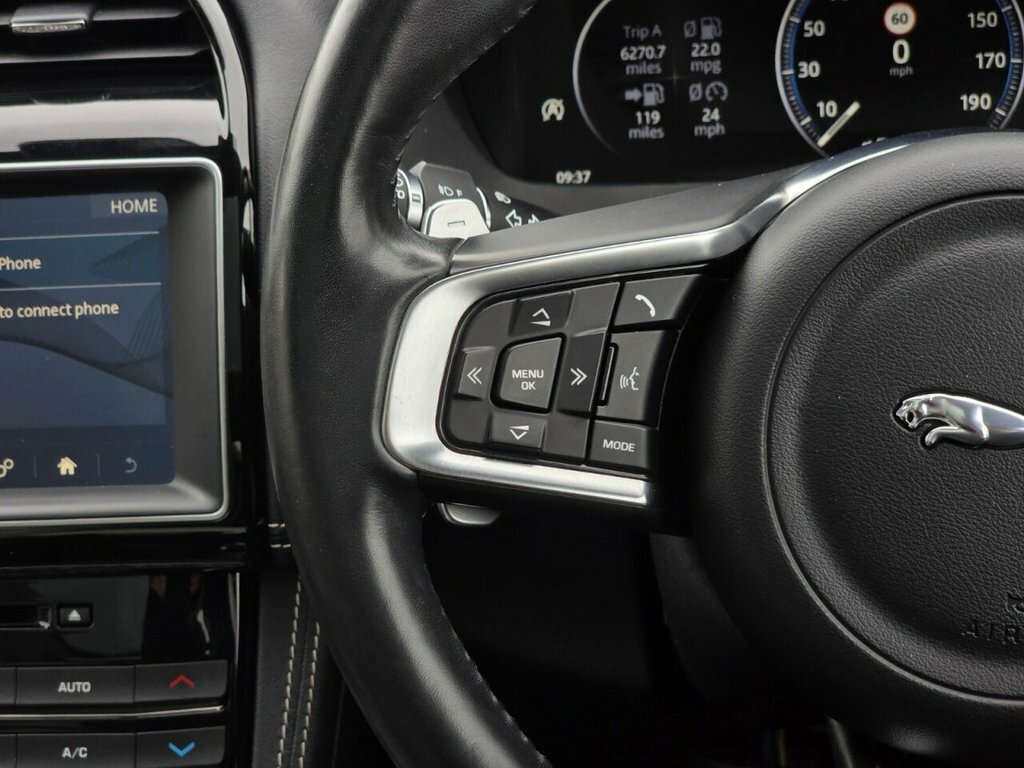 Jaguar F-Pace White #23