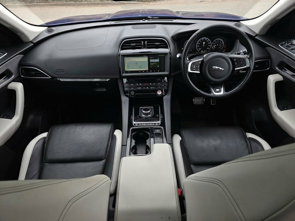 Jaguar F-Pace White #19