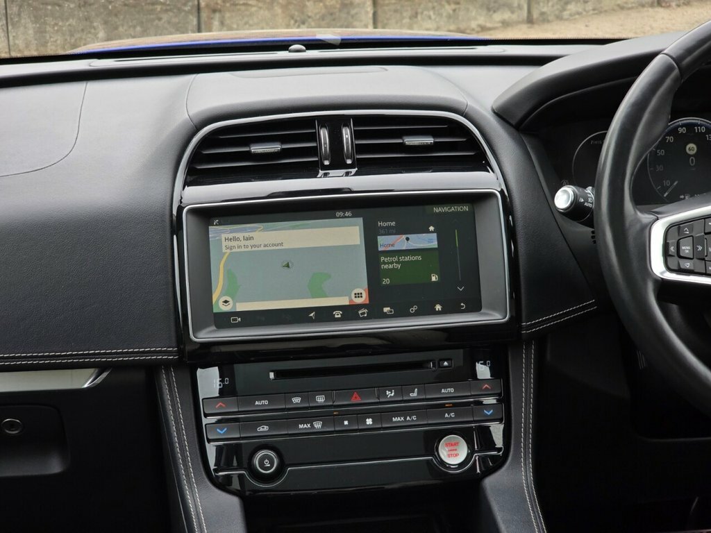 Jaguar F-Pace White #21