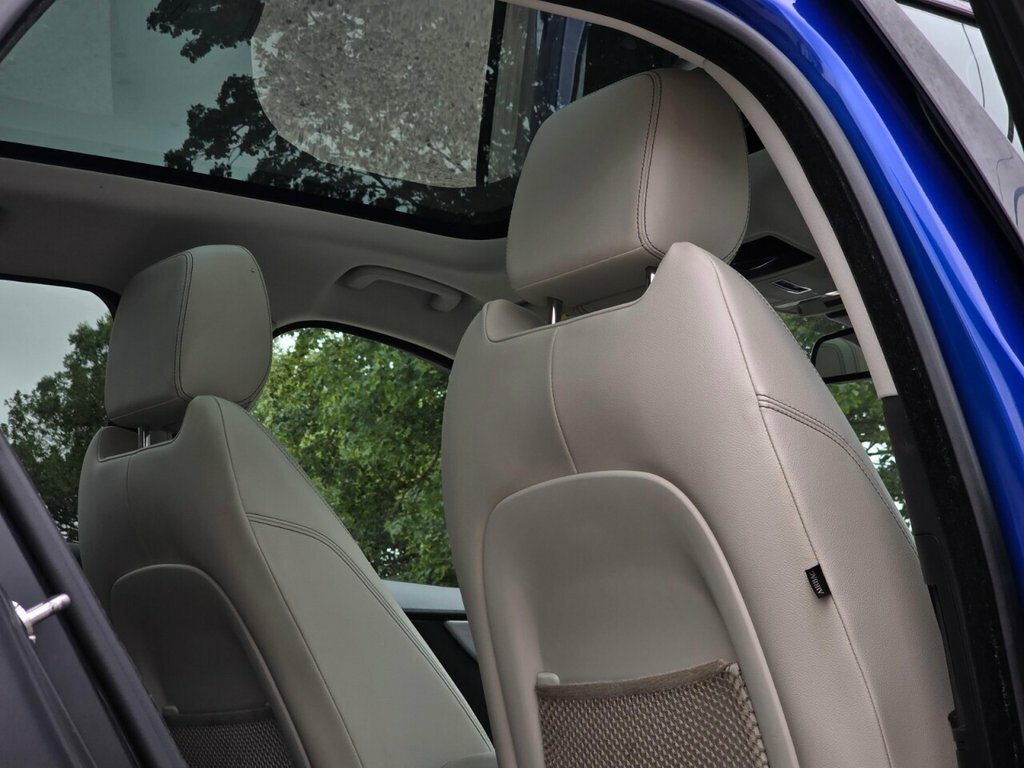 Jaguar F-Pace White #17